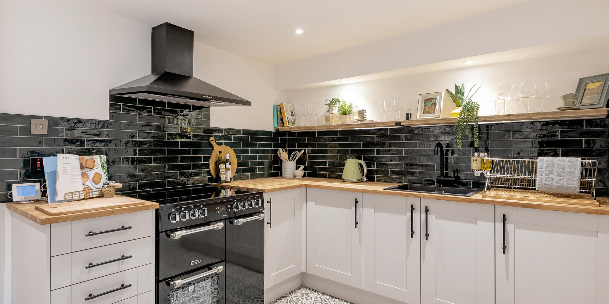 Spacious Modern Kitchen Rental Townhouse Bath Scaled Aspect Ratio 2000 1000
