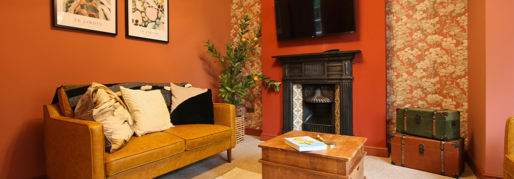 Cottage Rental Living Room Hartham Wiltshire Scaled Aspect Ratio 2000 700